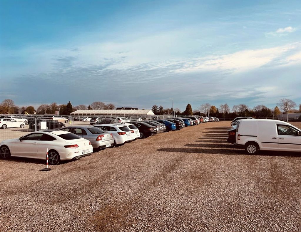 R8 Parking - parking lotnisko Kraków-Balice (KRK) - zdjęcie 2