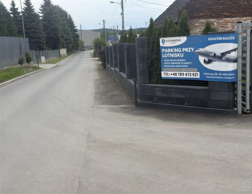 FlyParking - parking lotnisko Kraków-Balice (KRK) - zdjęcie 8