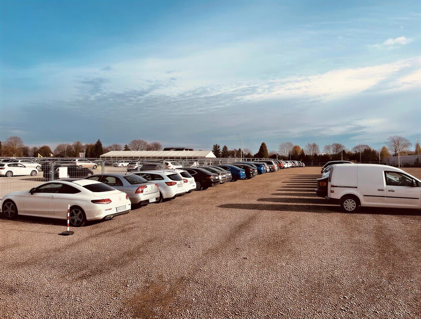 R8 Parking - parking lotnisko Kraków-Balice (KRK) - zdjęcie parkingu